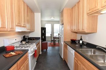 Dishwasher/stove/refrigerator